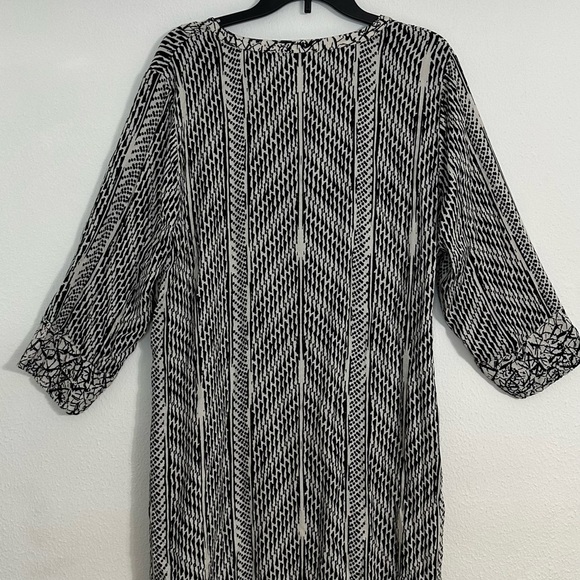 Soft Surroundings Raven Shift Black and White Dress 3/4 Sleeve Ikat Print Rayon - Picture 4 of 14